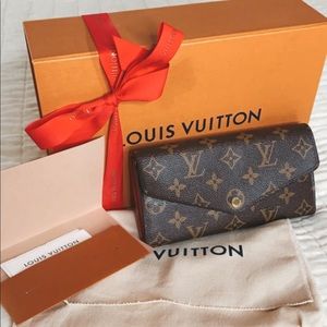 Authentic Louis Vuitton Sarah Wallet Like New